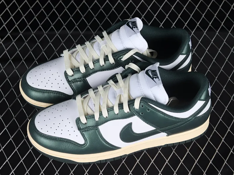 All categories Nk SB Dunk series Nk SB Dunk Low low-top sneakers M version pure original Nk SB Dunk Low "Vintage Green" navy green old SB smashed backboard fashion casual sneakers DQ8580-100
